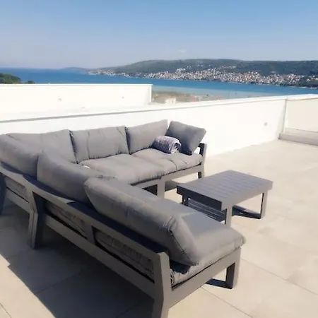 Luxury With Pool, Jacuzzi And Sea View Split Apartman Trogir