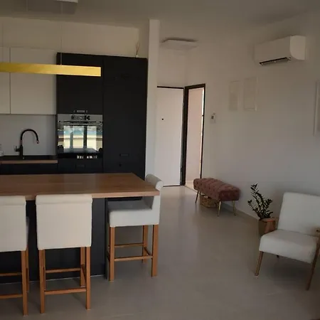 Luxury With Pool, Jacuzzi And Sea View Split Apartment *