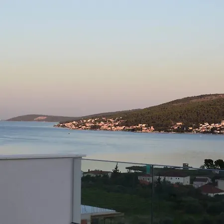 Luxury With Pool, Jacuzzi And Sea View Split *