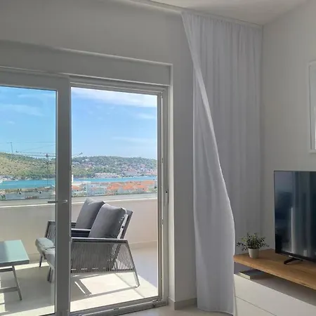 Luxury With Pool, Jacuzzi And Sea View Split Apartment *