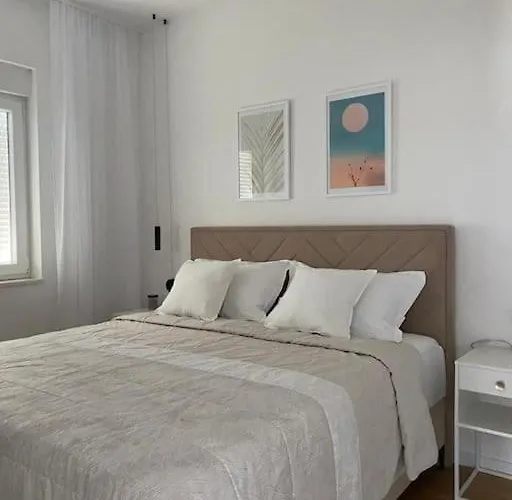 Luxury With Pool, Jacuzzi And Sea View Split Apartament