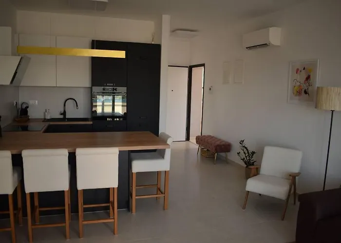 Luxury With Pool, Jacuzzi And Sea View Split Apartment *