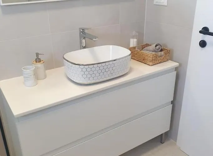 Luxury With Pool, Jacuzzi And Sea View Split Apartament *