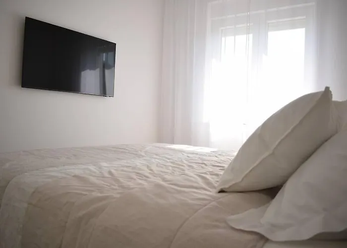 Luxury With Pool, Jacuzzi And Sea View Split Apartment Trogir